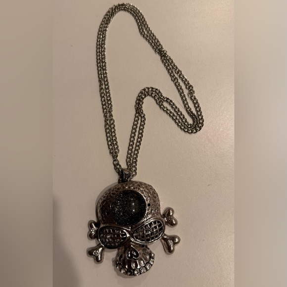 Jewelry - Silver Skull Pendant Necklace
